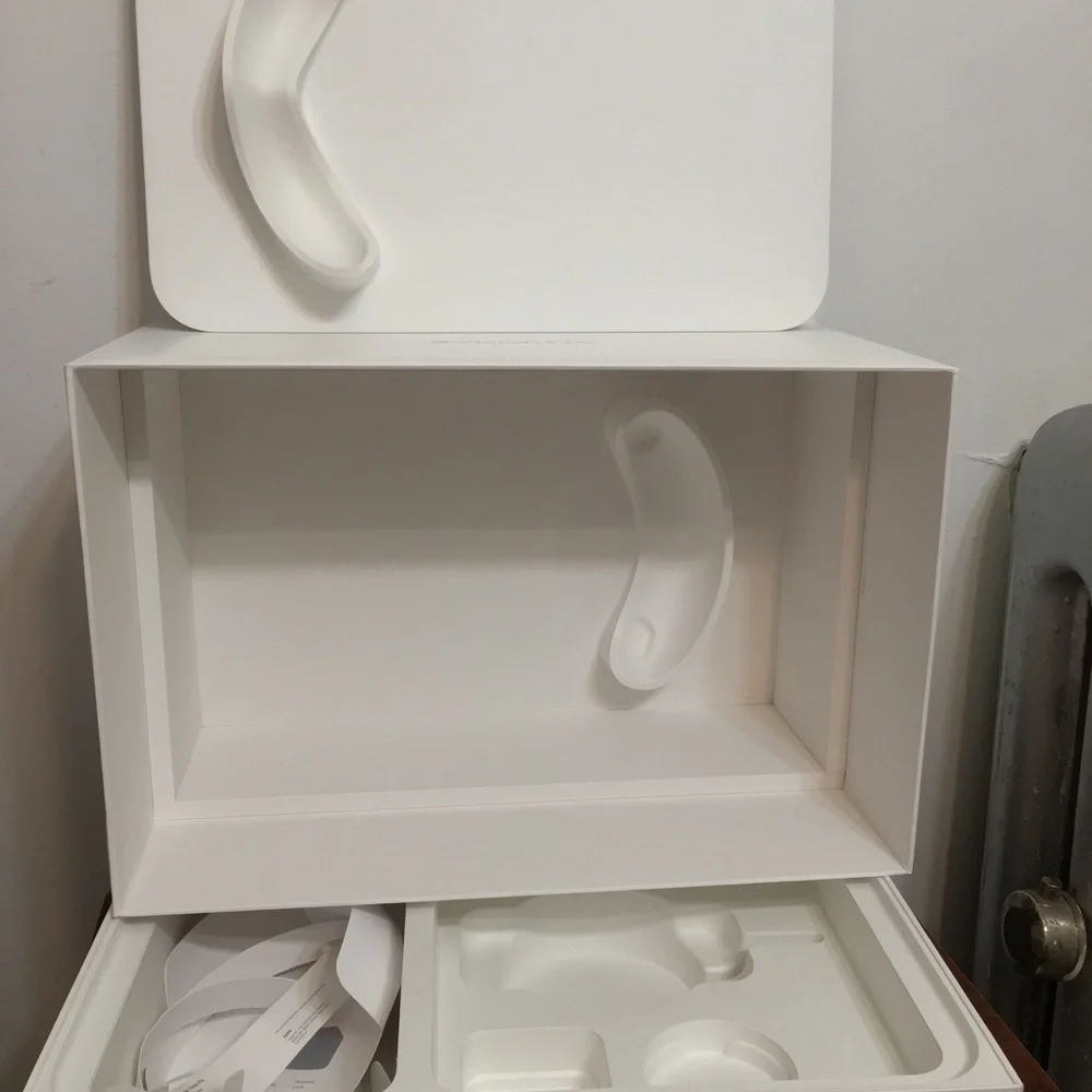 Apple Vision Pro Empty Box And Shopping Bag Only. Please Noted it’s ONLY EMPTY